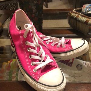 Pink converse 👟